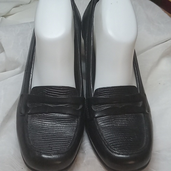Clarks bendable women's black heels size 8.5 - Picture 1 of 7